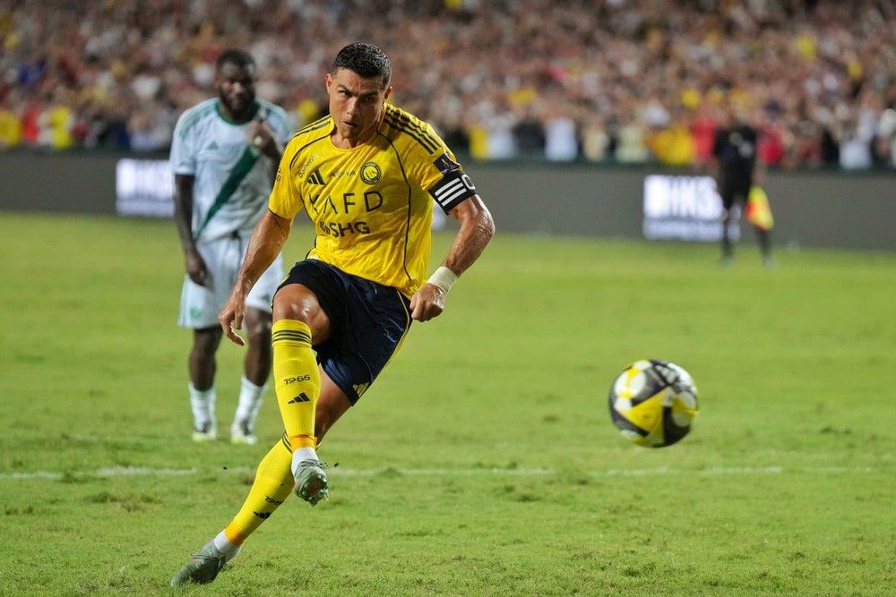 Gục ngã ở chung kết trong loạt 11m, Ronaldo trắng tay ở Saudi Arabia suốt 2 năm - Ảnh 1.