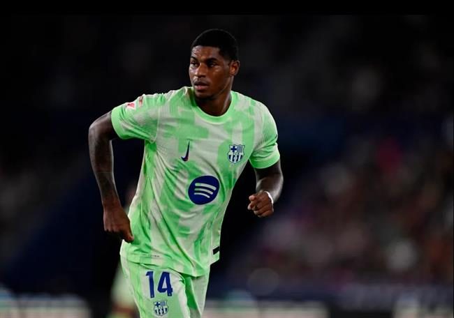 Marcus Rashford bi thay ra chi sau 45 phut truoc Levante.