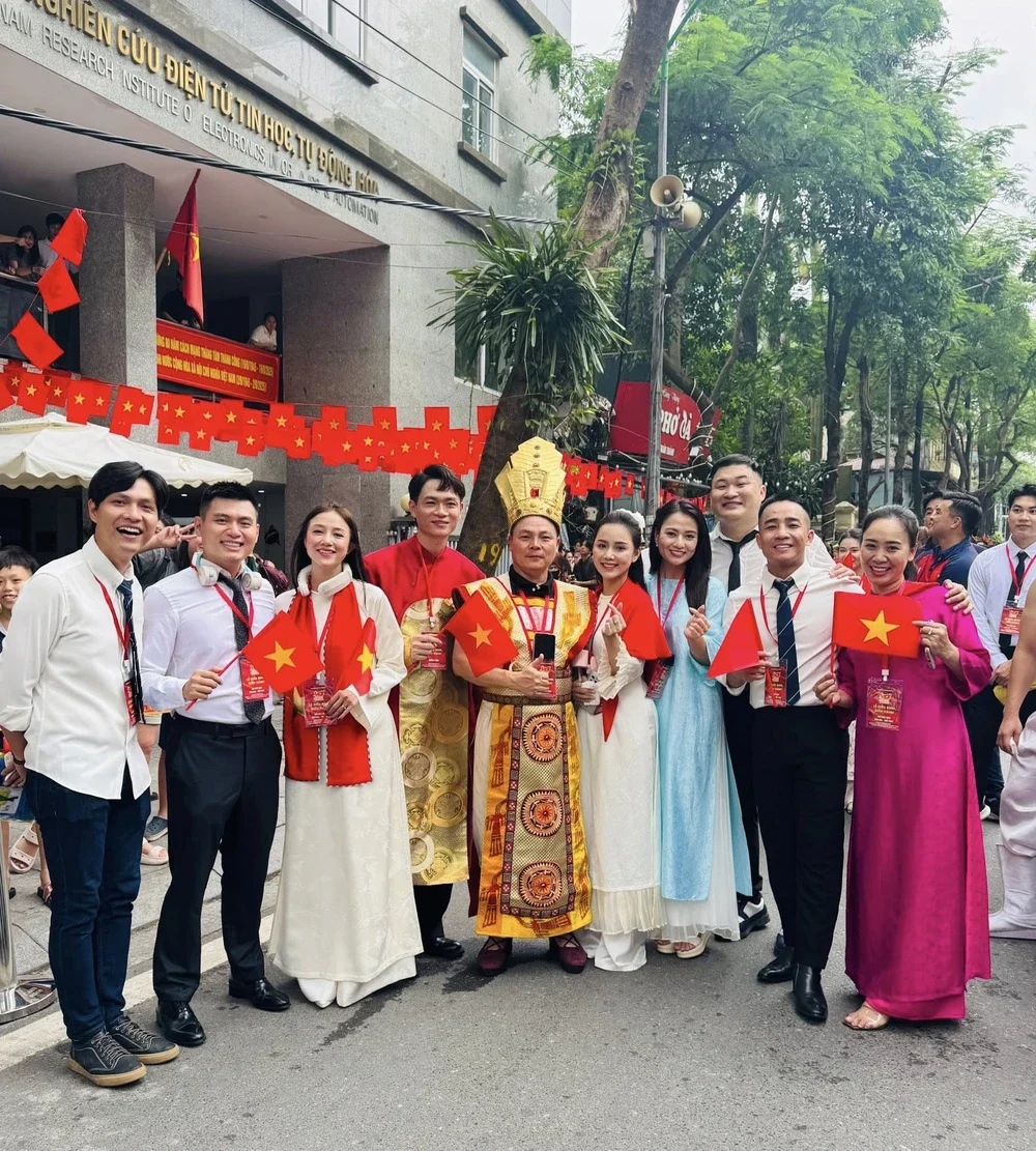 Việt Hoa, Đỗ Duy Nam,... cùng dàn nghệ sĩ hào hứng tham gia hợp luyện diễu binh, diễu hành dịp "A80" - Ảnh 8.
