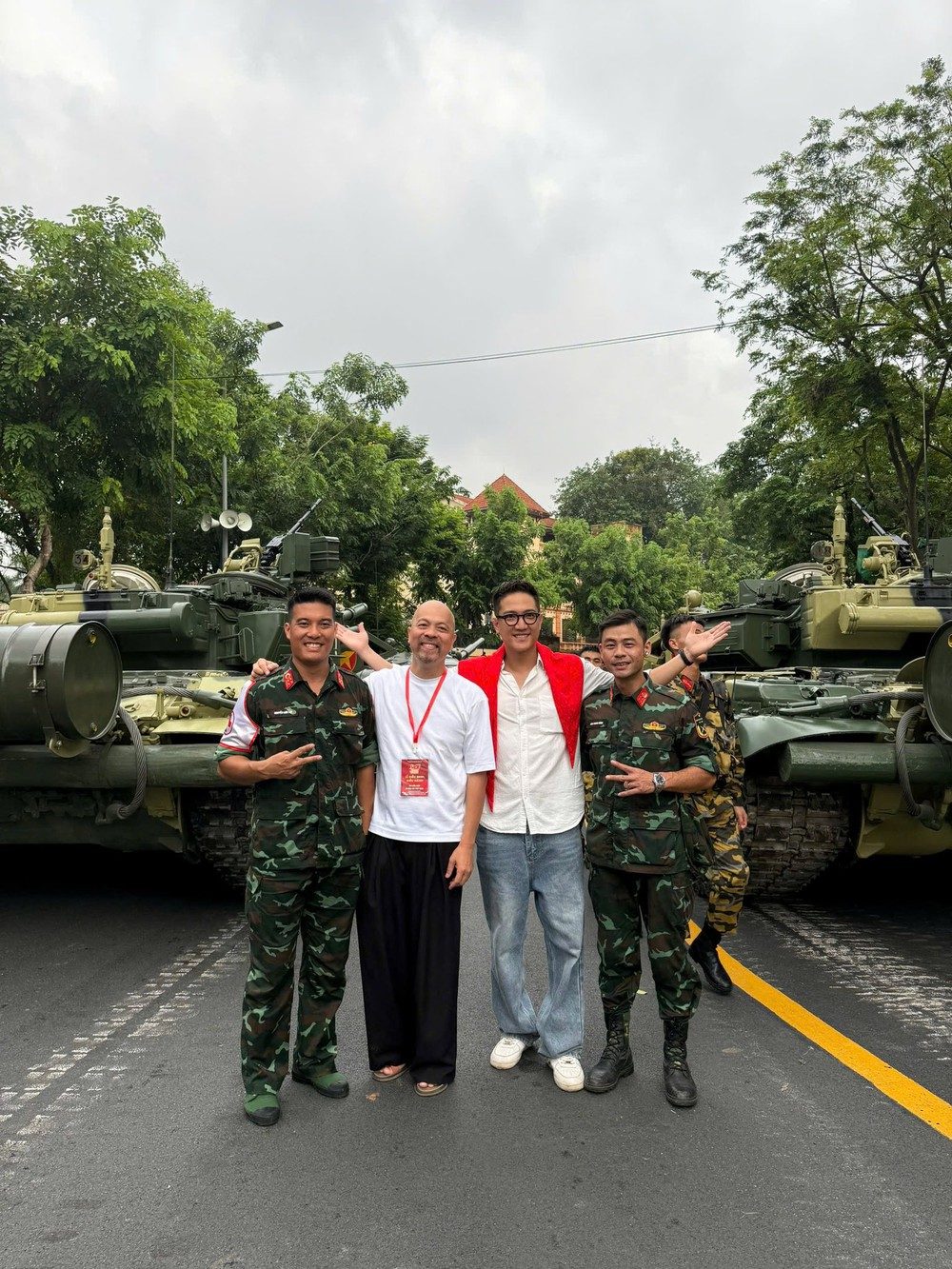 Việt Hoa, Đỗ Duy Nam,... cùng dàn nghệ sĩ hào hứng tham gia hợp luyện diễu binh, diễu hành dịp "A80" - Ảnh 6.