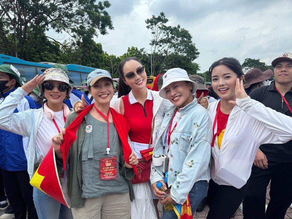 Việt Hoa, Đỗ Duy Nam,... cùng dàn nghệ sĩ hào hứng tham gia hợp luyện diễu binh, diễu hành dịp "A80" - Ảnh 12.