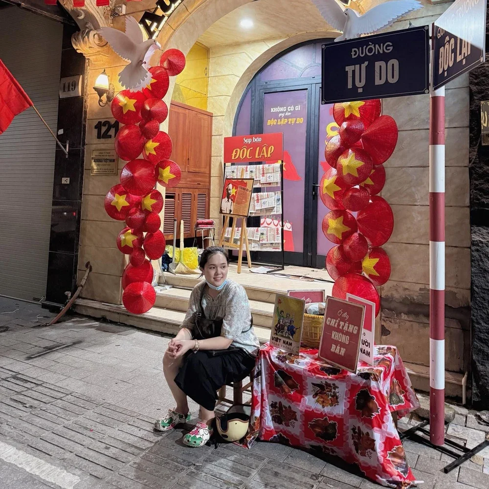 Vợ chồng cầu thủ Duy Mạnh biến nhà mặt phố thành góc check-in, mời bà con ghé khi xem tổng hợp luyện - Ảnh 2.