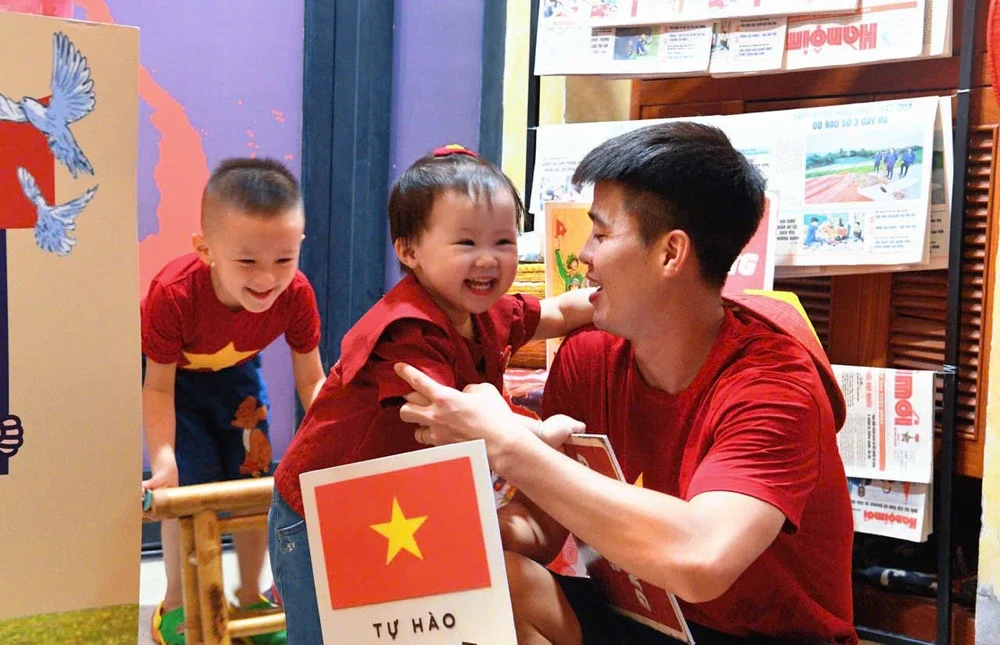 Vợ chồng cầu thủ Duy Mạnh biến nhà mặt phố thành góc check-in, mời bà con ghé khi xem tổng hợp luyện - Ảnh 5.