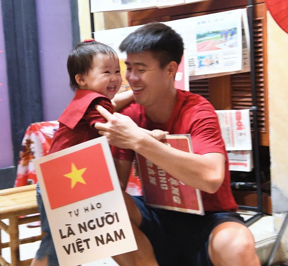 Vợ chồng cầu thủ Duy Mạnh biến nhà mặt phố thành góc check-in, mời bà con ghé khi xem tổng hợp luyện - Ảnh 6.