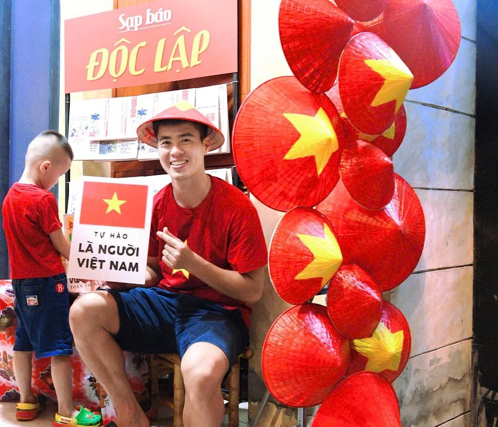 Vợ chồng cầu thủ Duy Mạnh biến nhà mặt phố thành góc check-in, mời bà con ghé khi xem tổng hợp luyện - Ảnh 7.