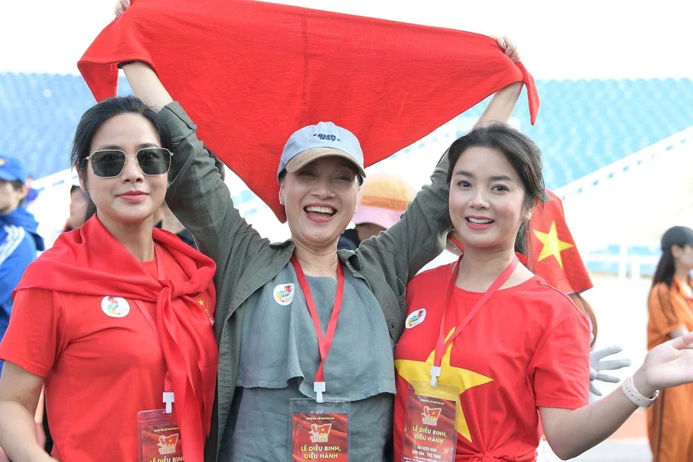 Việt Hoa, Đỗ Duy Nam,... cùng dàn nghệ sĩ hào hứng tham gia hợp luyện diễu binh, diễu hành dịp "A80" - Ảnh 9.
