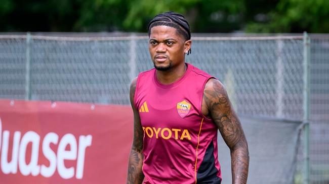 Tân binh chấn thương ngay buổi tập đầu tiên cùng AS Roma 1