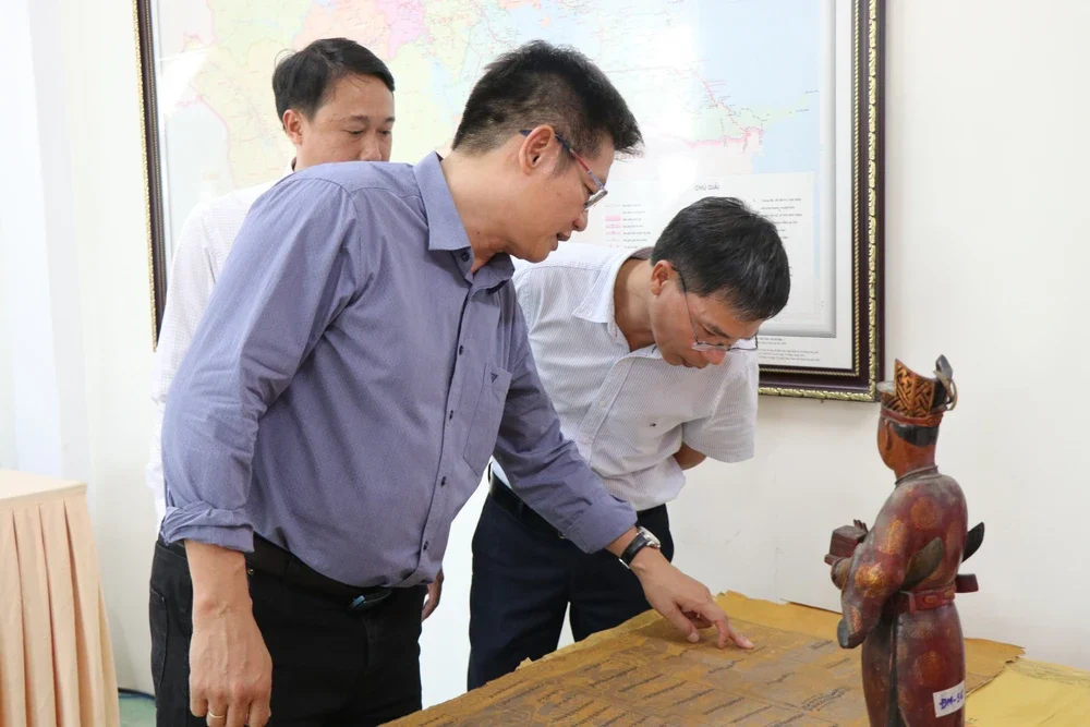 Bảo tàng Lịch sử thành phố Huế tiếp nhận hơn 1.400 tài liệu, hiện vật - Ảnh 3.