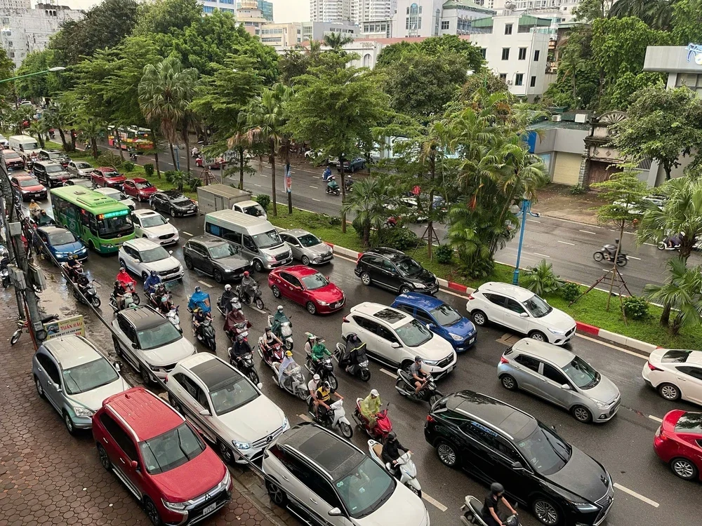 Bão số 5: Hà Nội mưa lớn, có nơi trên 200mm - Ảnh 1.