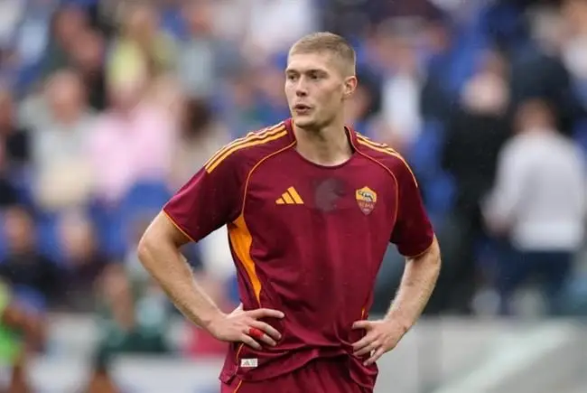 Newcastle len ke hoach chieu mo Artem Dovbyk cua Roma.