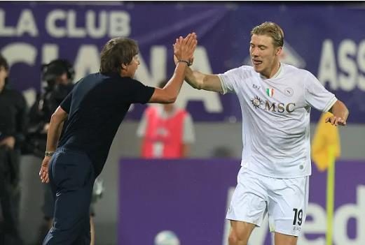 Rasmus Hojlund ghi bàn ngay trong trận ra mắt Napoli. Rasmus Hojlund ghi ban ngay trong tran ra mat Napoli.