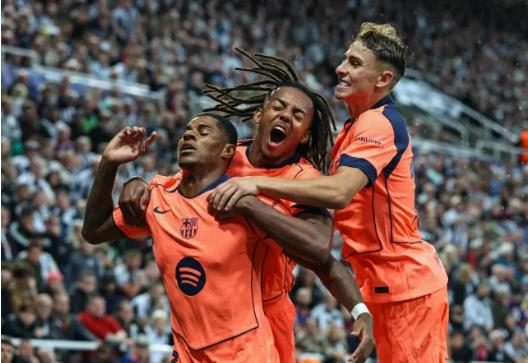 Marcus Rashford lap cu dup cho Barca truoc Newcastle.