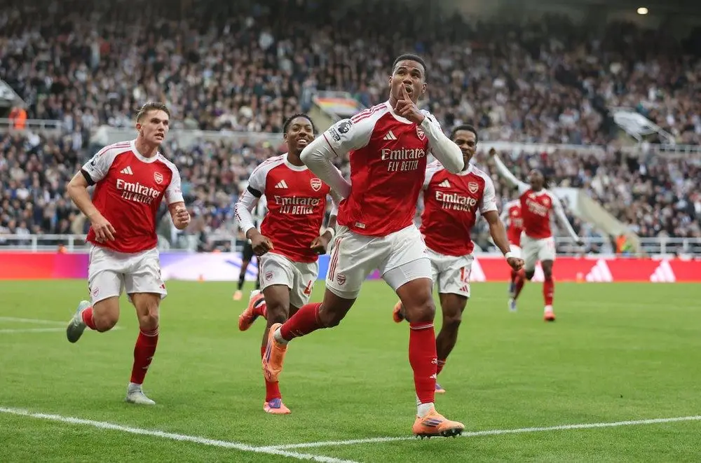 Cuộc đua vô địch Ngoại hạng Anh: Liverpool, Arsenal áp sát rồi đấy! - Ảnh 1.