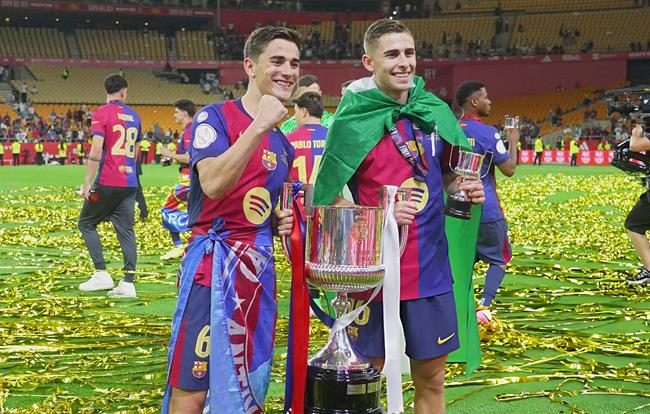 Barca nguy cơ mất hai cầu thủ trong trận đấu PSG 1