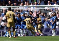 crystal-palace-hoa-chelsea-luat-it-nguoi-biet-khien-ban-thang-dep-cua-eze-bi-huy-20250818065653