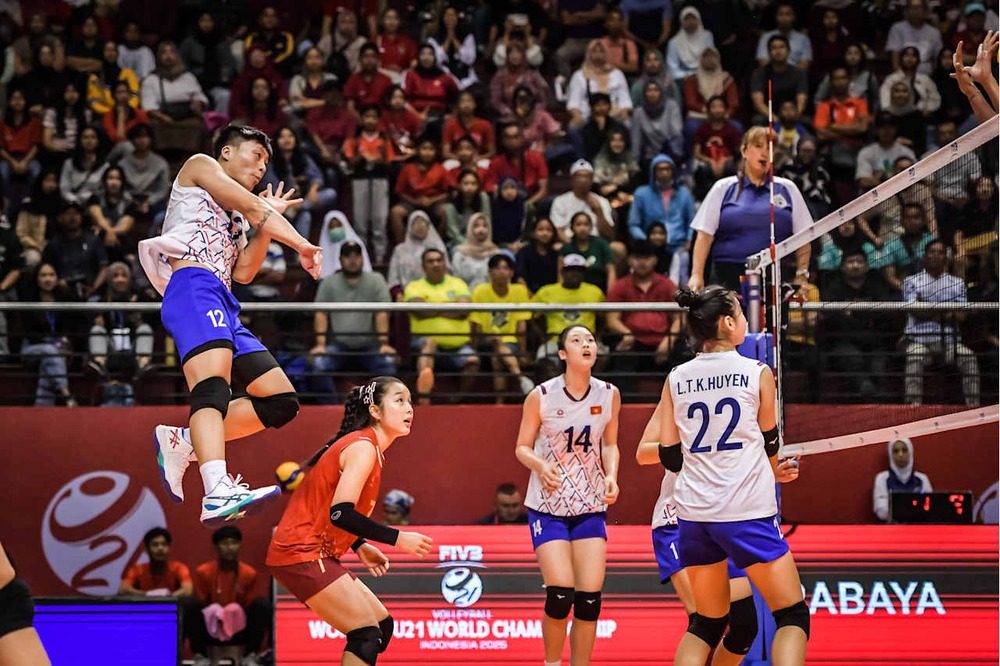 Liên đoàn Bóng chuyền Việt Nam (VFV) đã đưa ra quyết định cấm thi đấu đối với chủ công trẻ Đặng Thị Hồng trong toàn bộ các giải đấu thuộc hệ thống chính thức Liên đoàn Bóng chuyền Việt Nam (VFV) đã đưa ra quyết định cấm thi đấu đối với chủ công trẻ Đặng Thị Hồng trong toàn bộ các giải đấu thuộc hệ thống chính thức
