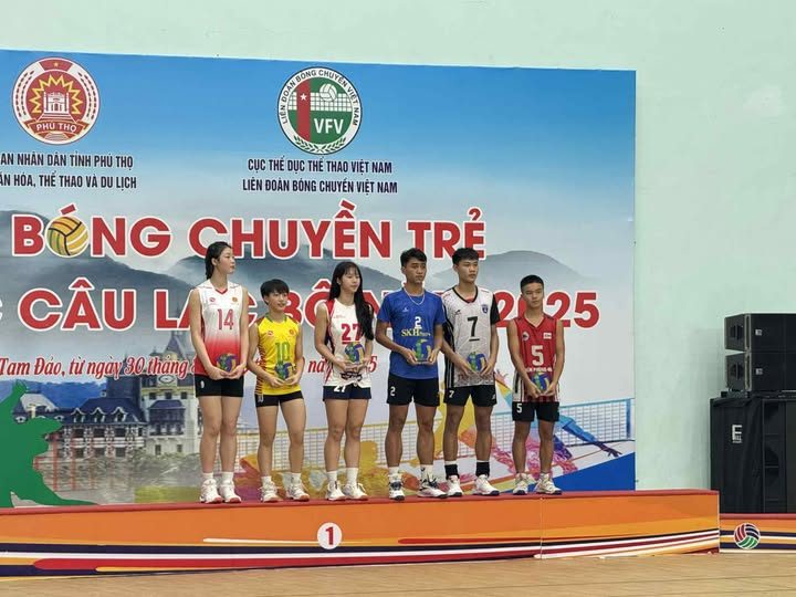 Libero 13 tuổi xuất sắc giành giải thưởng cá nhân của Liên đoàn bóng chuyền Việt Nam - Ảnh 2.