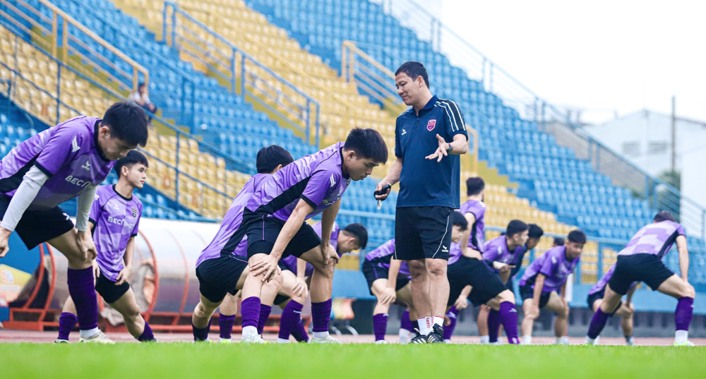 V-League trở lại với guồng quay HLV mất việc - Ảnh 1.