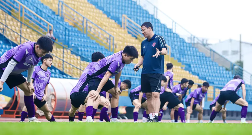 V-League trở lại với guồng quay HLV mất việc - Ảnh 1.