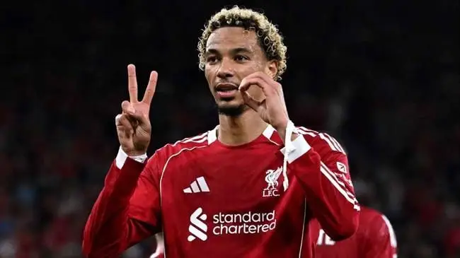 Hugo Ekitike sẵn sàng cạnh tranh vị trí với Alexander Isak 1
