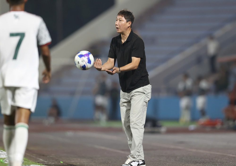 Đối thoại cuối tuần - BLV Vũ Quang Huy: “HLV Kim Sang Sik đang rất mát tay với bóng đá Việt Nam” - Ảnh 1.