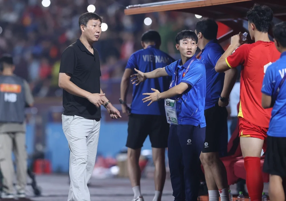 HLV Kim Sang Sik mong V-League trở lại - Ảnh 1.