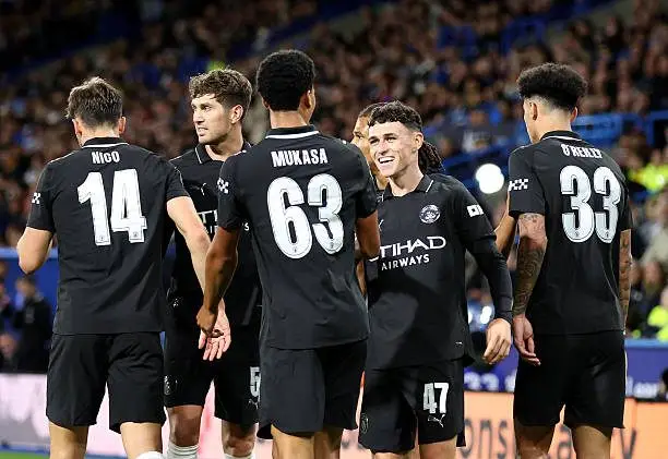 Tại sân John Smith’s, Man City hạ Huddersfield 2-0 trong thế trận hoàn toàn áp đảo