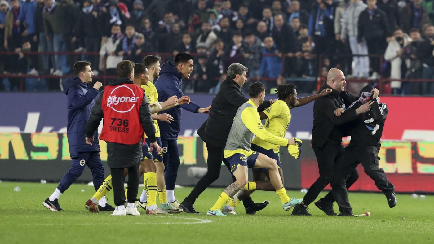 nhan-dinh-soi-keo-fenerbahce-vs-trabzonspor-23h30-ngay-14-09-kho-co-bat-ngo_93479-1 Nhận định, Soi kèo Fenerbahce vs Trabzonspor, 23h30 ngày 14/09: Khó có bất ngờ - Ảnh 1