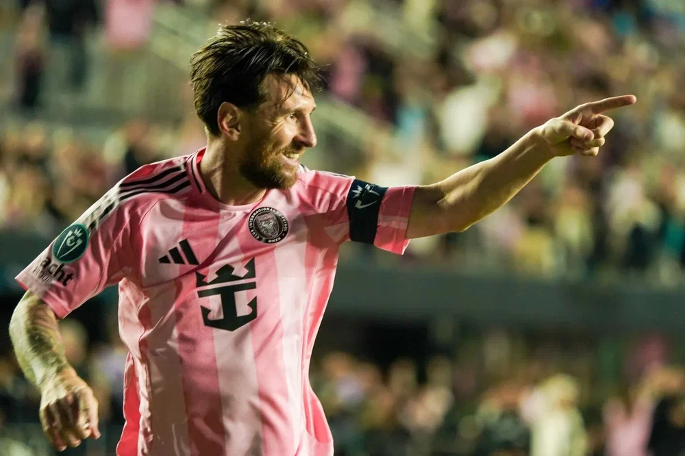 Top 10 VĐV có thu nhập cao nhất thế giới: Ronaldo kiếm gấp đôi Messi - Ảnh 8.
