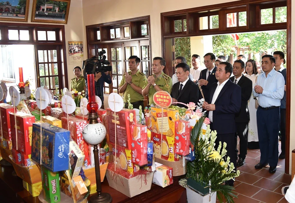 Trang trọng Lễ dâng hương tưởng nhớ 56 năm ngày mất Chủ tịch Hồ Chí Minh - Ảnh 1.