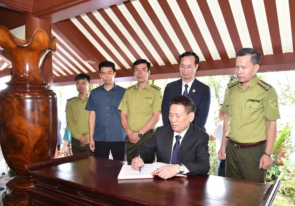 Trang trọng Lễ dâng hương tưởng nhớ 56 năm ngày mất Chủ tịch Hồ Chí Minh - Ảnh 3.