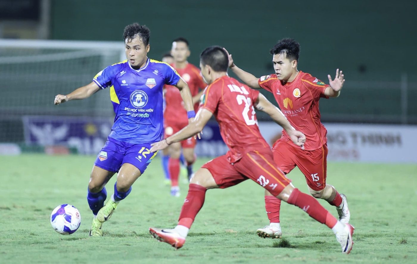 Quy Nhon United vs dai hoc Van Hien
