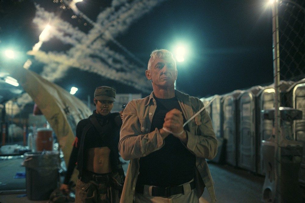 Leonardo DiCaprio ghi dấu ấn với bom tấn "One Battle After Another" - Ảnh 4.