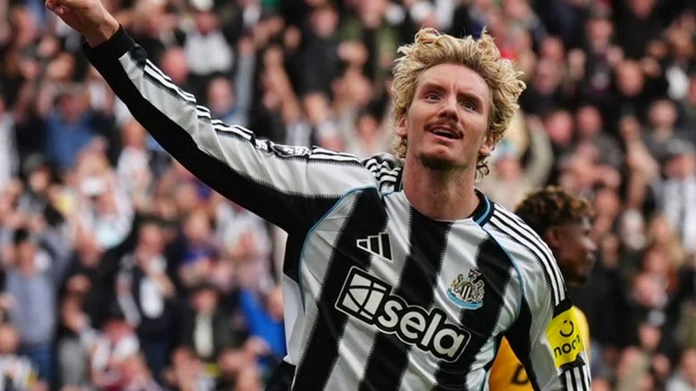 Ngôi sao Newcastle lên tiếng sau tình huống gây tranh cãi với Gabriel - Ảnh 1.