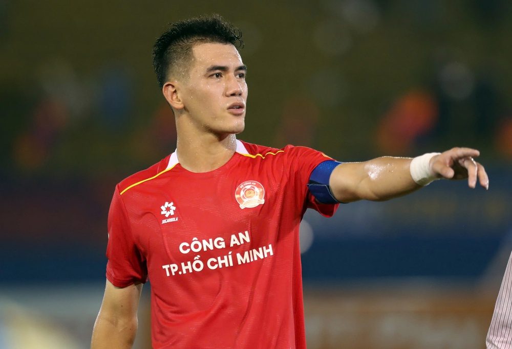 Bóng lăn trên bàn phím: Tiến Linh, Viktor Lê, Hoàng Đức được cư dân mạng khen nức nở - Ảnh 1. Bóng lăn trên bàn phím: Tiến Linh, Viktor Lê, Hoàng Đức được cư dân mạng khen nức nở - Ảnh 1.