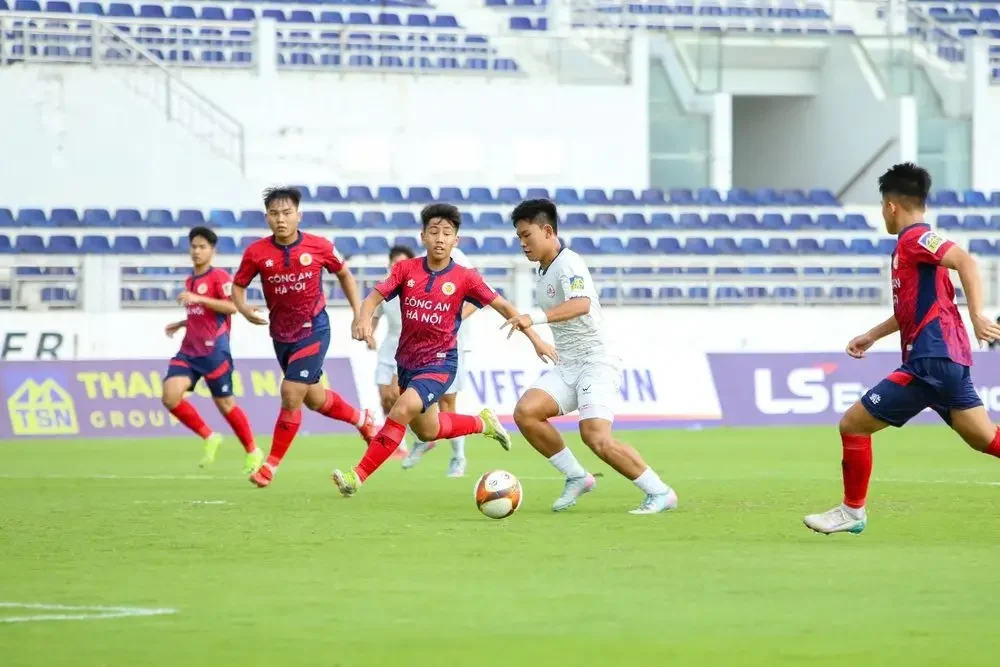 Con trai Quang Hải lại ghi bàn ở giải trẻ quốc gia - Ảnh 1. Con trai Quang Hải lại ghi bàn ở giải trẻ quốc gia - Ảnh 1.