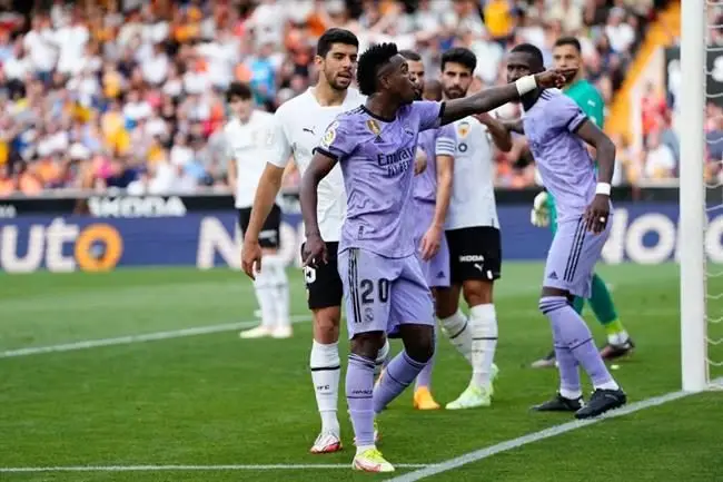 Valencia kiện Vinicius sau bộ phim tài liệu gây tranh cãi 1