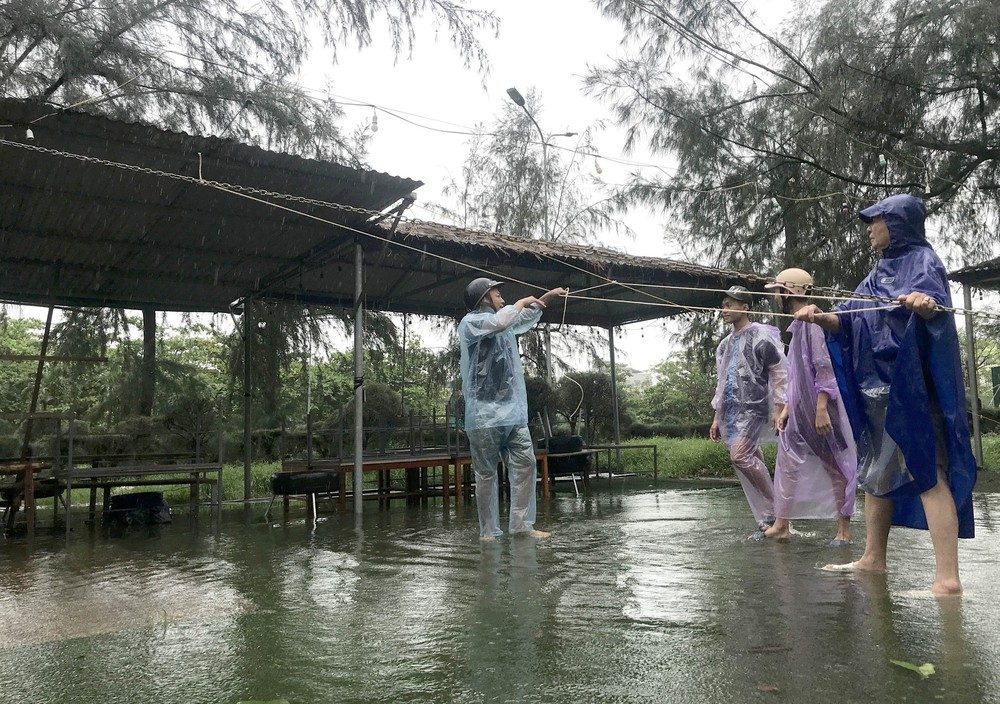 Ứng phó bão số 10: Nghệ An di dời hàng trăm hộ dân - Ảnh 3.