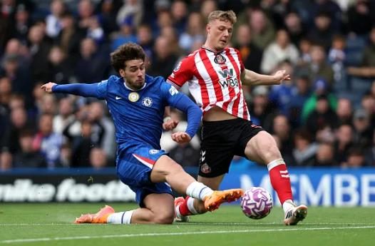 Marc Guiu bi chi trich du doi sau tran thua Sunderland.