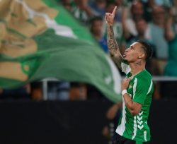 Antony ghi bàn, Betis thoát thua tại Europa League