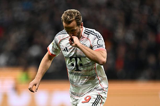 Harry Kane đi vào lịch sử Bundesliga khi trở thành cầu thủ đầu tiên ghi 11 bàn thắng chỉ sau 6 vòng đấu Harry Kane đi vào lịch sử Bundesliga khi trở thành cầu thủ đầu tiên ghi 11 bàn thắng chỉ sau 6 vòng đấu