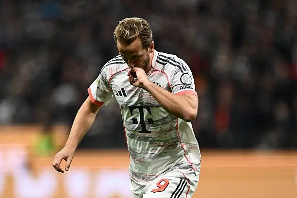 Harry Kane đi vào lịch sử Bundesliga khi trở thành cầu thủ đầu tiên ghi 11 bàn thắng chỉ sau 6 vòng đấu