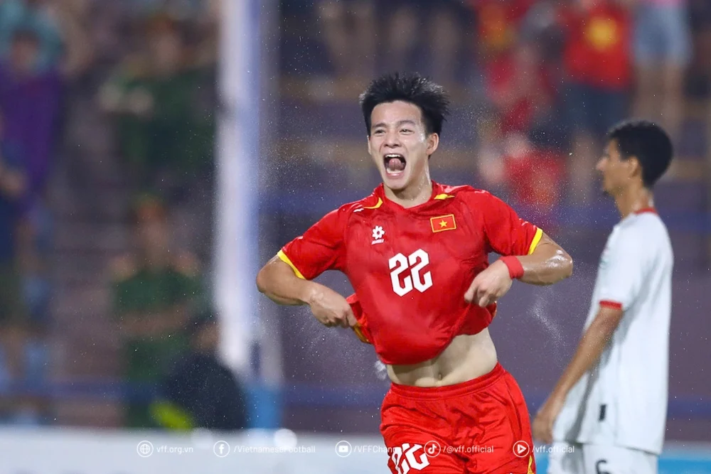 Tin nóng bóng đá Việt Nam hôm nay 4/10: Bóng đá nam, nữ Việt Nam là hạt giống số 1 tại SEA Games 33 - Ảnh 1. Tin nóng bóng đá Việt Nam hôm nay 4/10: Bóng đá nam, nữ Việt Nam là hạt giống số 1 tại SEA Games 33 - Ảnh 1.