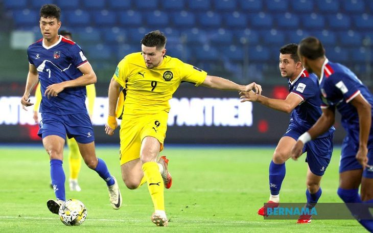 nepal-ao-xanh-vs-malaysia-17592895956011248577830-1 Nepal chỉ có 1 buổi tập tại Bình Dương trước khi đấu tuyển Việt Nam - Ảnh 1.