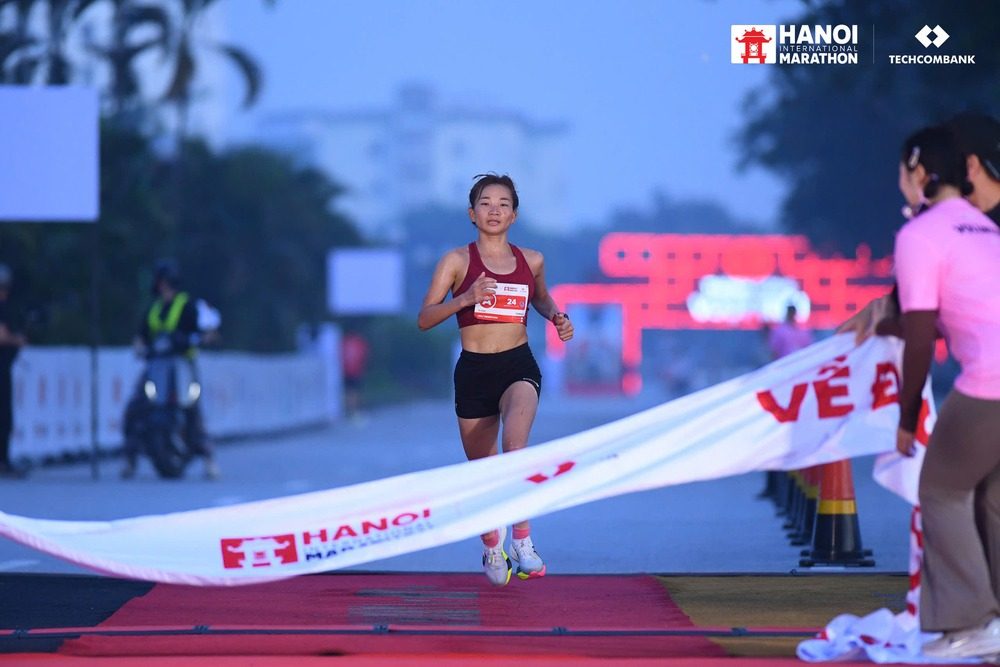 Dàn sao Châu Phi thống thị đường chạy Techcombank Hanoi International Marathon 2025 - Ảnh 3. Dàn sao Châu Phi thống thị đường chạy Techcombank Hanoi International Marathon 2025 - Ảnh 3.