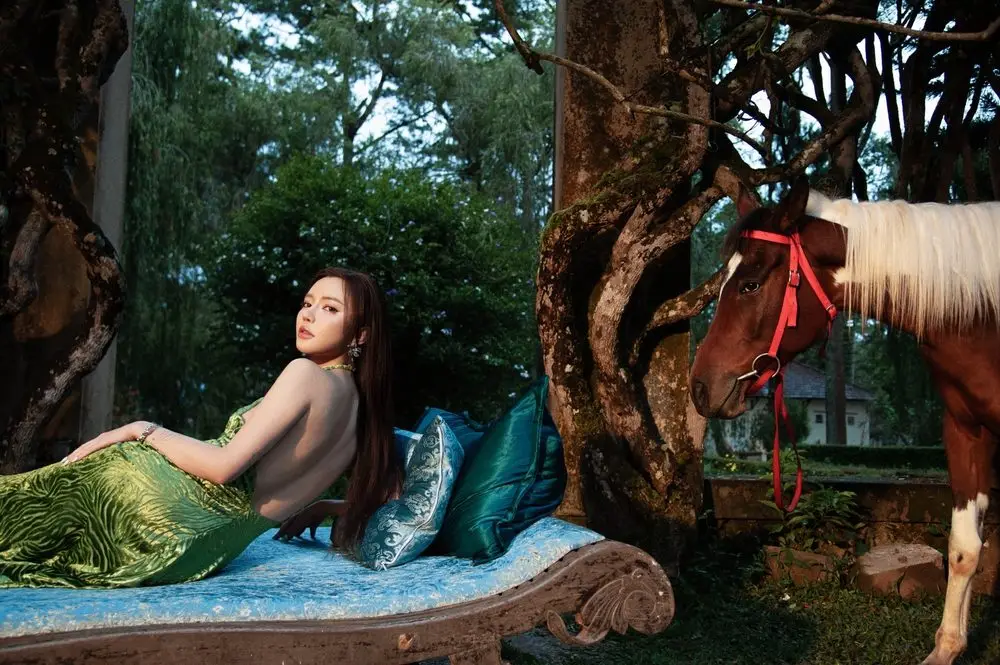 Bích Phương muốn biểu đạt tình yêu thương bằng âm nhạc - Ảnh 1.