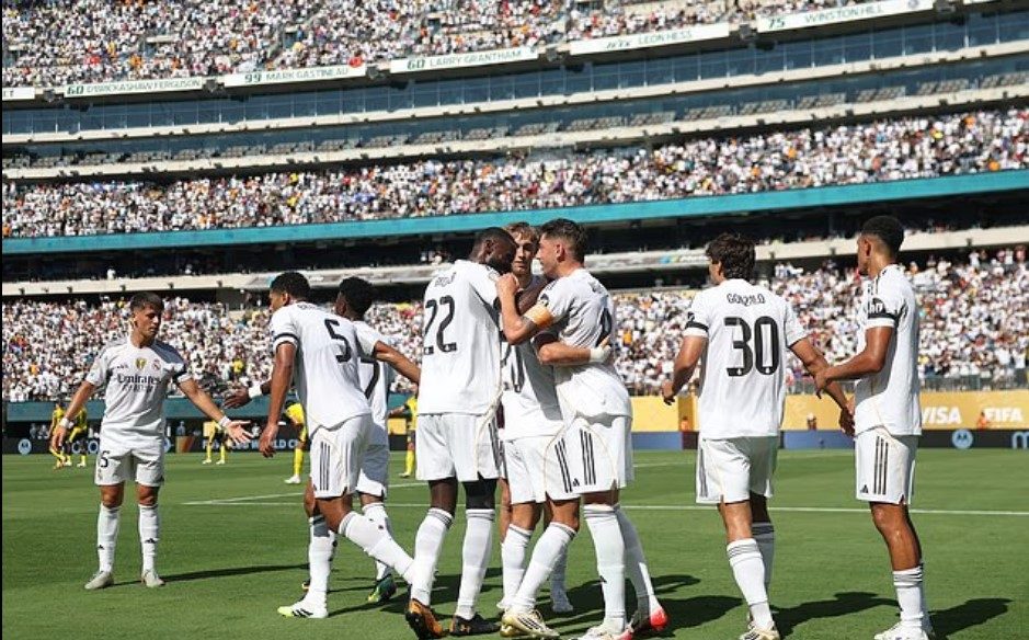 Một ngôi sao sắp chia tay Real Madrid sau khi mất vị trí và 'va chạm' với Jude Bellingham - Ảnh 1.