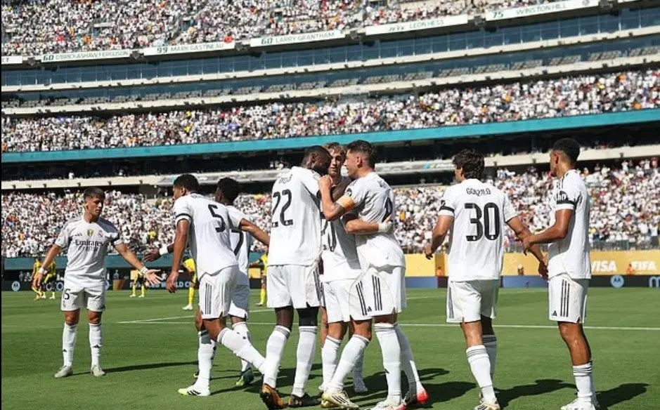 Một ngôi sao sắp chia tay Real Madrid sau khi mất vị trí và 'va chạm' với Jude Bellingham - Ảnh 1.