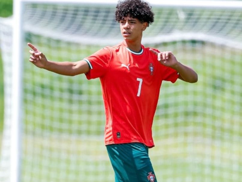 Con trai Cristiano Ronaldo lần đầu được triệu tập vào đội U16 Bồ Đào Nha - Ảnh 1.