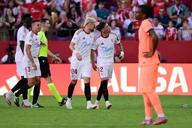 Barca thua đậm Sevilla, không thể chiếm lại ngôi đầu bảng La Liga